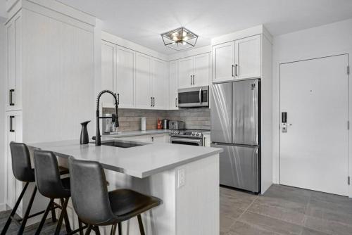 Beautiful Renovated Wolf 2Bed 2Bath