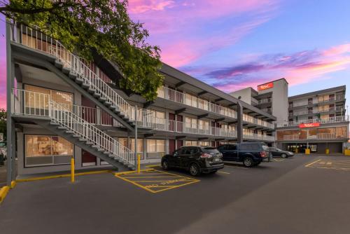 Red Roof PLUS & Suites Virginia Beach - Seaside in Virginia Beach, USA