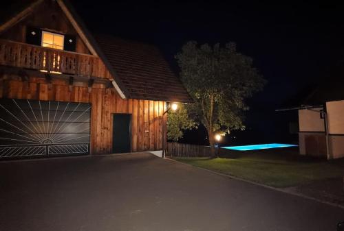Chalet-Südsteiermark - exquisit & gemütlich (Chalet-Sudsteiermark - traumhafte Aussicht, Infinity Pool, Privatsphare, Klima und de-luxe Ausstattu) in Schwanberg