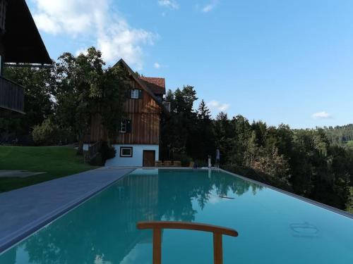 Chalet-Südsteiermark - exquisit & gemütlich (Chalet-Sudsteiermark - traumhafte Aussicht, Infinity Pool, Privatsphare, Klima und de-luxe Ausstattu) in Schwanberg