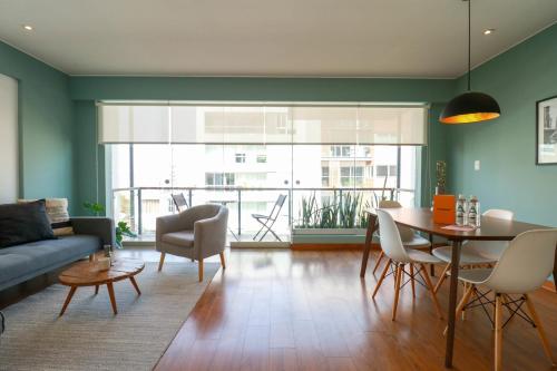 Gorgeous 2BR with Balcony