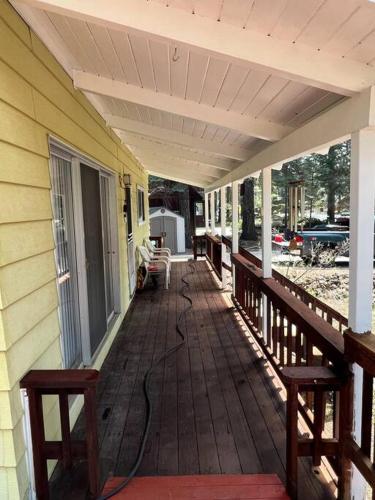 Lake Almanor Country Club Rustic Retro Cottage photo 3
