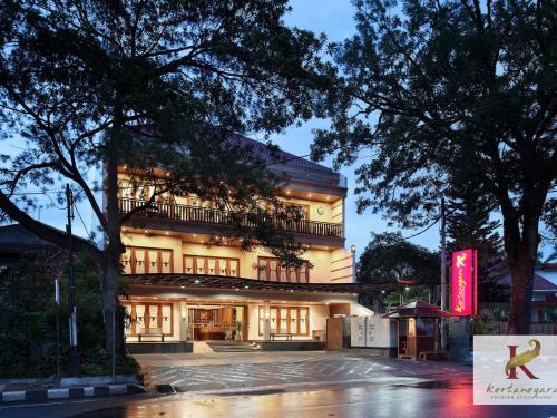Kertanegara Premium Guest House - image 4