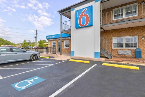 Motel 6-Falls Church, VA - Arlington Boulevard