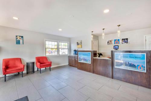Motel 6-Falls Church, VA - Arlington Boulevard in Falls Church, USA