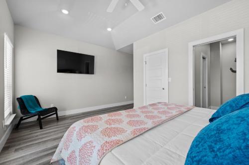 Beautiful New 3 Bedroom Townhouse w/ Private Pool in Corpus Christi, USA