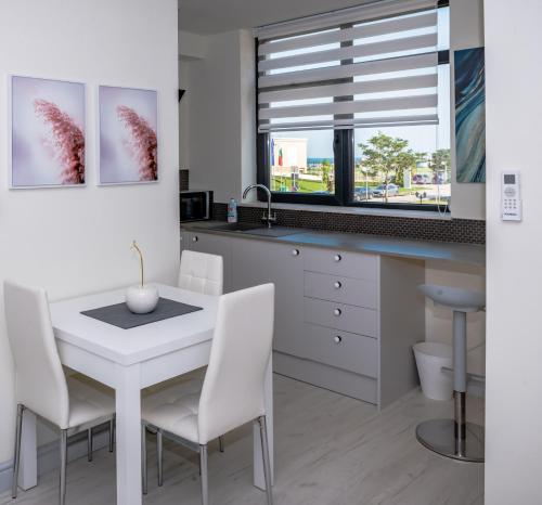Cocina, ADIRAMA Apartments Elegant Apartments Walk to the Beach in Obzor