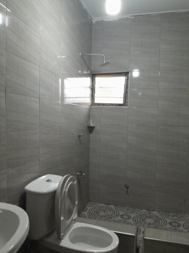 バスルーム, Jiso Family Apartment in タマレ