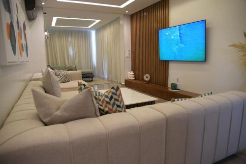kawasan lounge/TV kongsi, AKS Home appart 2 - CABONEGRO in Cabo Negro