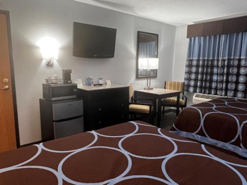Super 8 by Wyndham Cleveland TX - 편의 시설/서비스