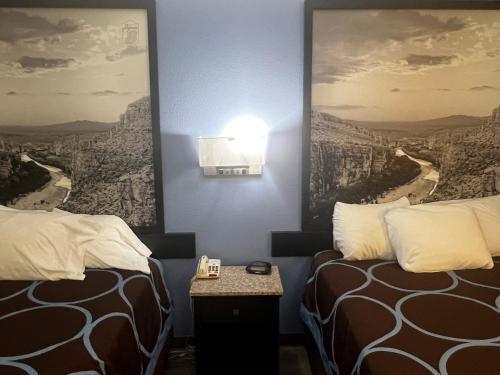 Super 8 by Wyndham Cleveland TX in Cleveland (TX)