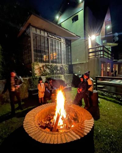 LAR - Chalé com 4 quartos em Campos do Jordão