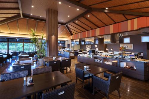 Restaurant, GRANDVRIO RESORT ISHIGAKIJIMA Ocean’s Wing & Villa Garden in Arakawa