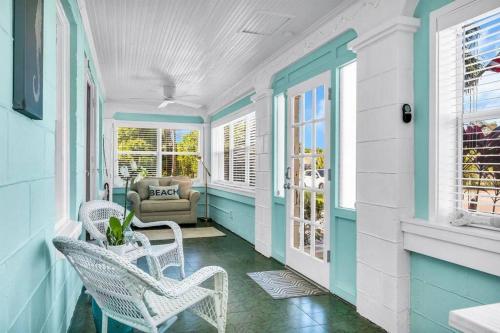 Resort-style Estate w/ Pvt Guest Suites- Sleeps 15 in West Palm Beach, USA