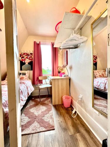 Private Room TINY with Shared Bathroom near SeaTac Airport and Downtown Seattle, Seattle (fotografie 6)