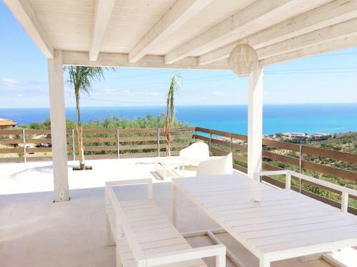 Villa Sicily, gorgeous villas with Private Pool, near Cefalu'