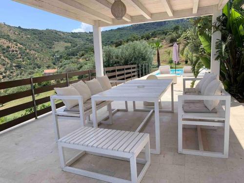 Villa Sicily, gorgeous villas with Private Pool, near Cefalu'