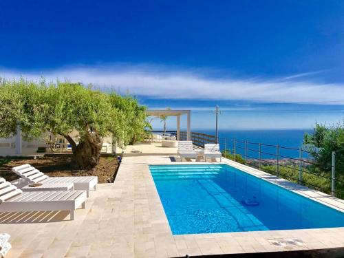 Villa Sicily, gorgeous villas with Private Pool, near Cefalu'