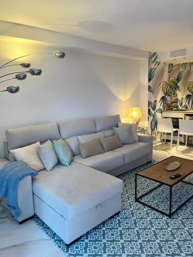 751, RENOVATED 2 Beedroom Apartment, Second line of the beach, Wifi, ParkingING