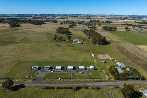 Glenowrie Cottage - 1 King 2 Singles - Farm Stay in Forest Reefs