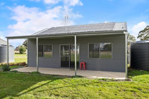 Glenowrie Cottage - 1 King 2 Singles - Near Cadia in Forest Reefs