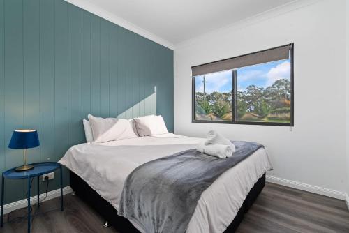 Glenowrie Cottage - 1 King 2 Singles - Near Cadia in Forest Reefs