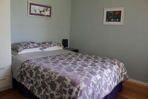 Three-Bedroom House image 5