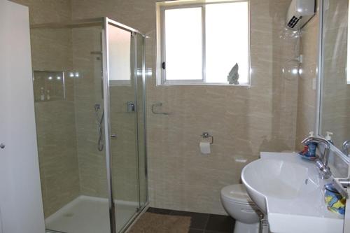 Three-Bedroom House image 2