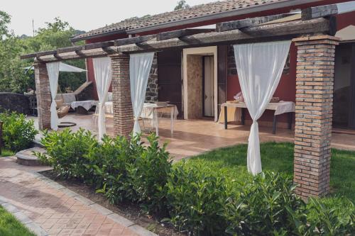  Il Rifugio di Aitna in Ragalna