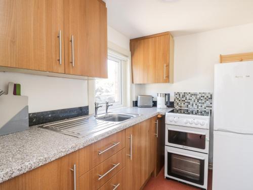 Зовнішній вигляд готелю, Pow-Wow Shore Cottage in Powfoot