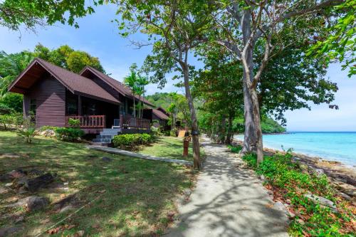 Vista exterior, Phi Phi Natural Resort in Praia Laem Tong