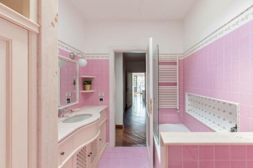 Margutta Colors on Canvas Apartment - image 11