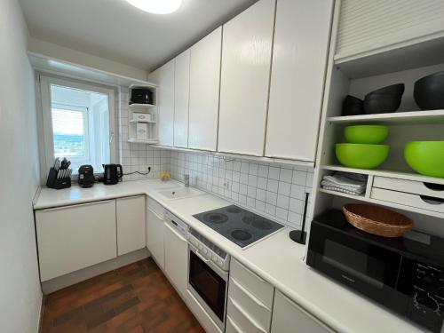 Premium Apartment 70qm 2,5 Zimmer Küche, Smart TV, Garage, WiFi