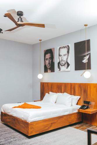 Deluxe Queen Room image 5