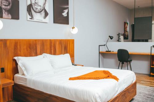 Deluxe Queen Room image 4