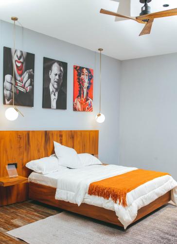 Deluxe Queen Room image 1