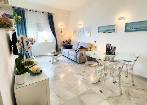 Skol 438 Super One-bedroom Apartment with Sea Views - Marbella
