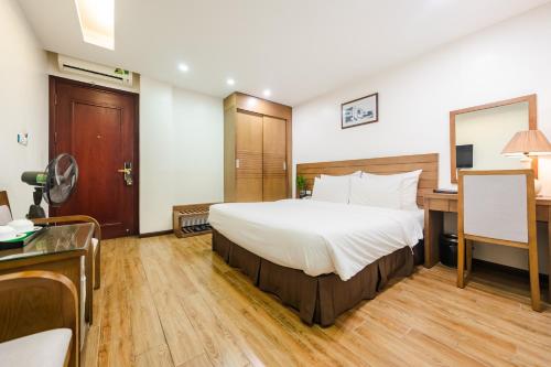 Deluxe Room image 7