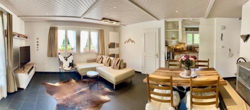 ห้องครัว, The Swiss Paradise 2 Apartment with Garden, Whirlpool, and Mountain Panorama in ดัลเลนวิล