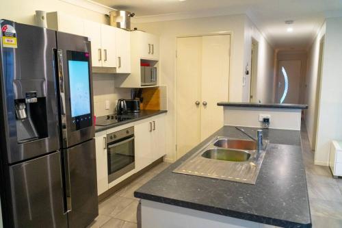 Family Home With Free Parking Close To Everything - Brisbane