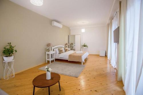 Deluxe Double Room with Extra Bed