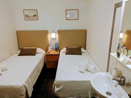 Hostal Alogar - image 4