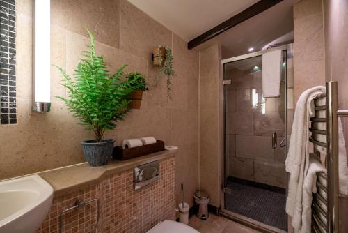 High Corner Inn - image 11