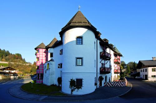 Family Hotel Schloss Rosenegg - main image