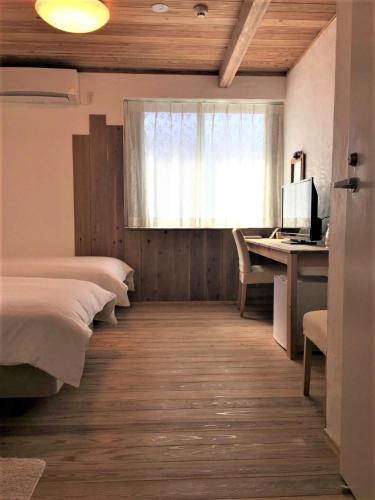 room detail thumbnail 1