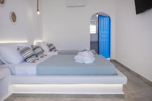 Deluxe Suite with Sea View & Private Veranda image 2
