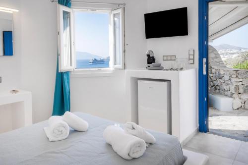 Suite with Sea View & Private Veranda image 2