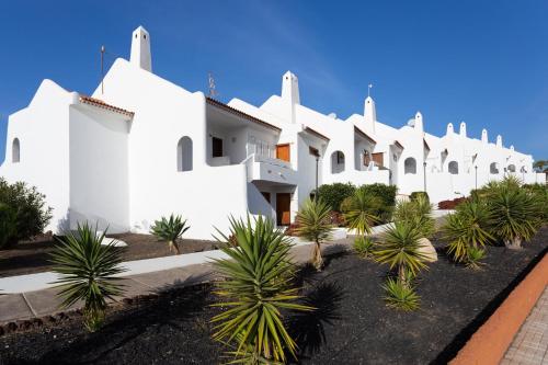 Home2Book Stylish Apt Pool & Terrace, Sand Club in ซานมิเกล