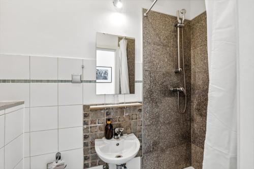Classic Quadruple Room image 4