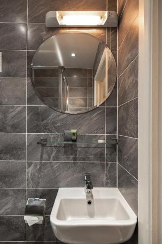 Queens Park Hotel - image 3